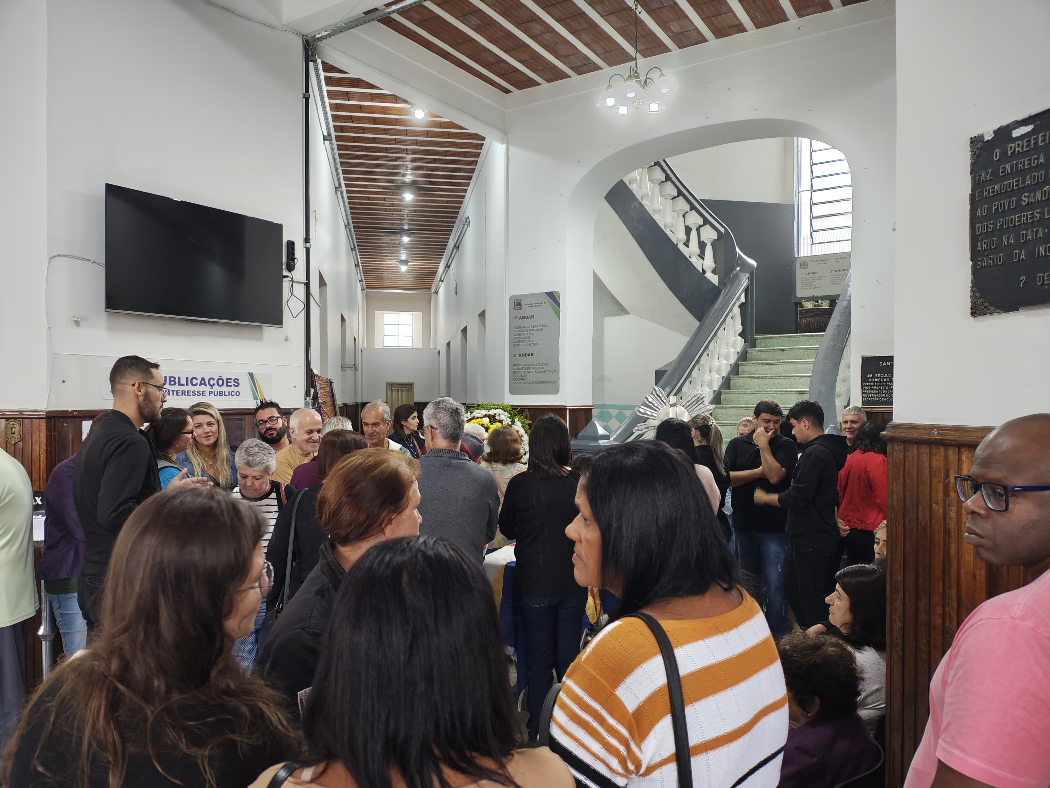 Familiares e amigos se despedem de Loreto Brasil de Souza em Santos Dumont